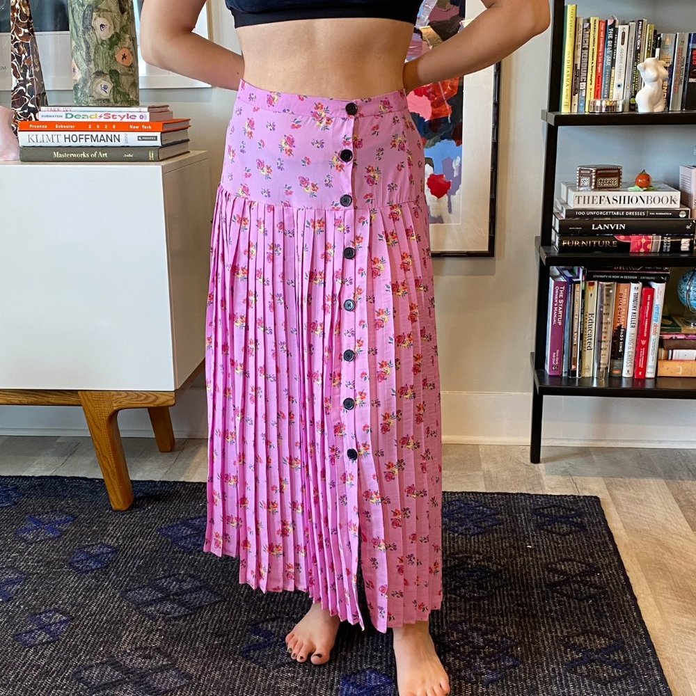Pink floral pleated skirt with button placket